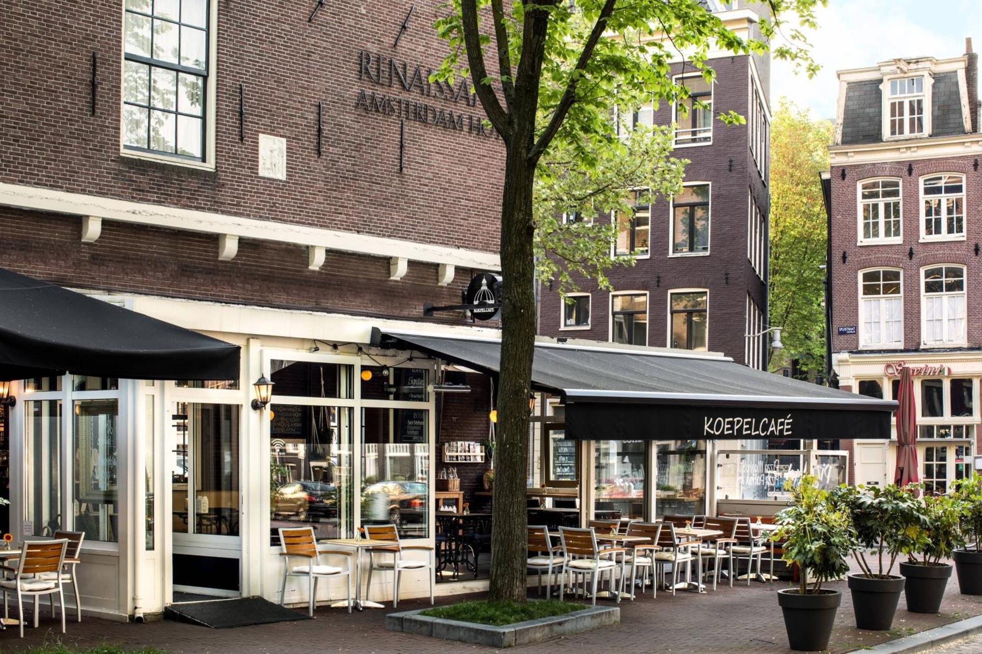 Renaissance Amsterdam Hotel Kültér fotó A typical coffee shop in Amsterdam