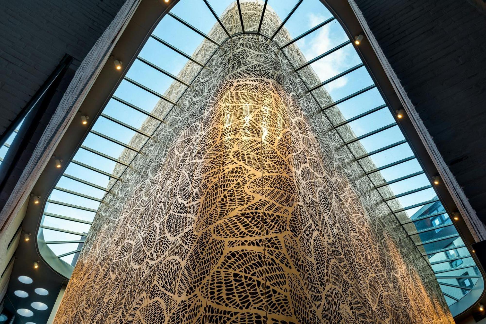 Renaissance Amsterdam Hotel Kültér fotó The interior of the National Museum of the Marine Corps